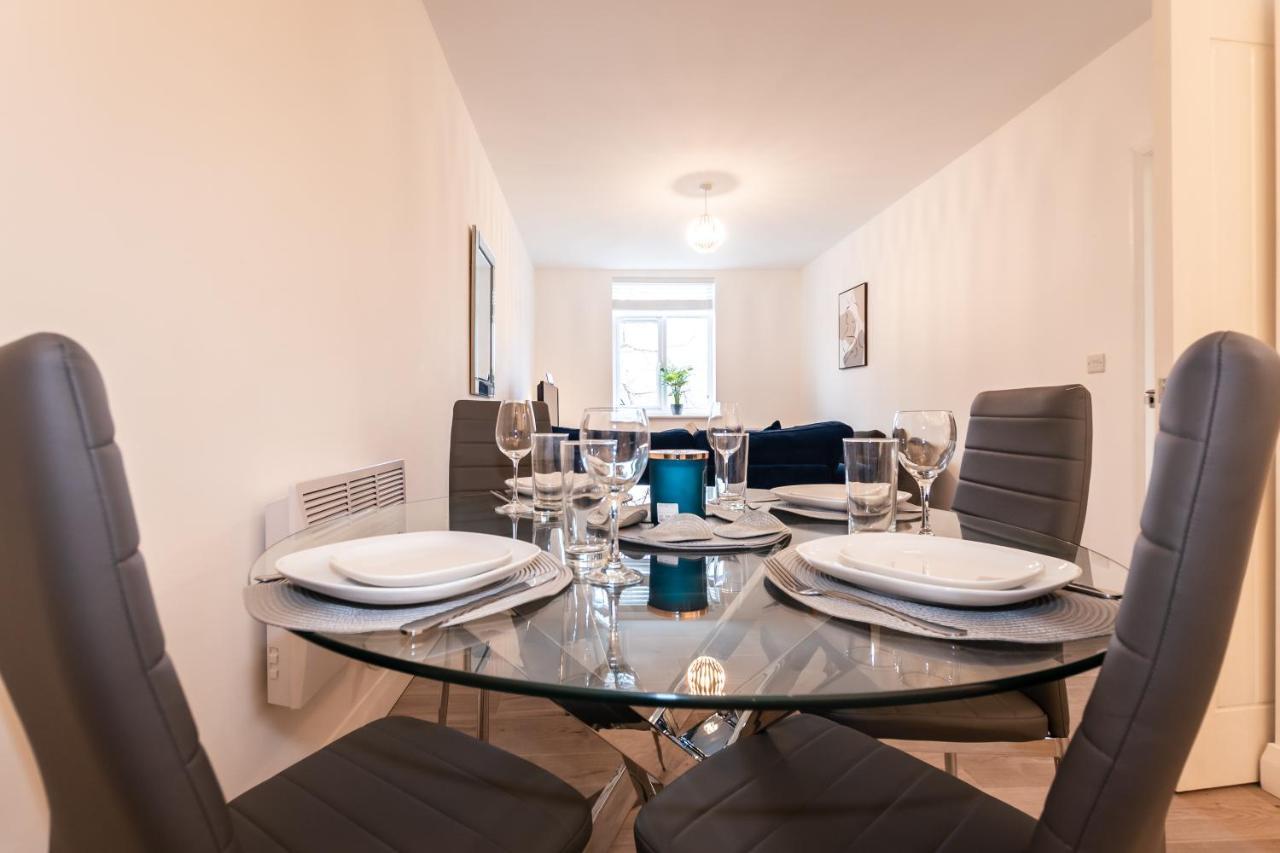 Apartments: Location With Parking