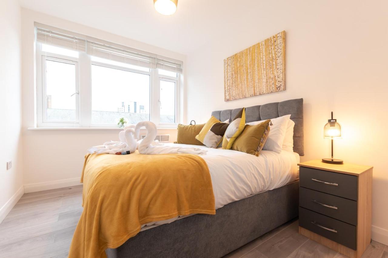 Apartment Apartments: Location With Parking
